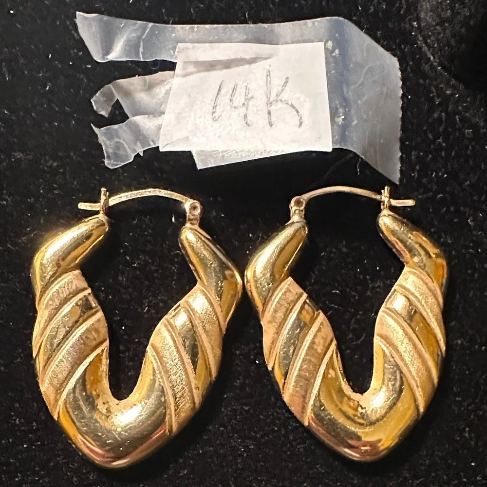 14 KARAT Gold Hoop Earrings 4.5 Grams - Picture 7 of 9